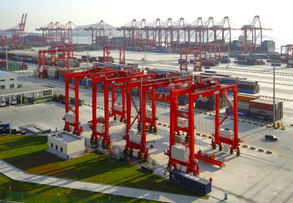 安徽铜陵集装箱轮胎式起重机的转向系统如何工作